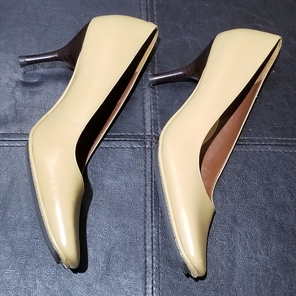 New AEROSOLES SIGNATURE Leather Heels (Size 8B) - Picture 15 of 16